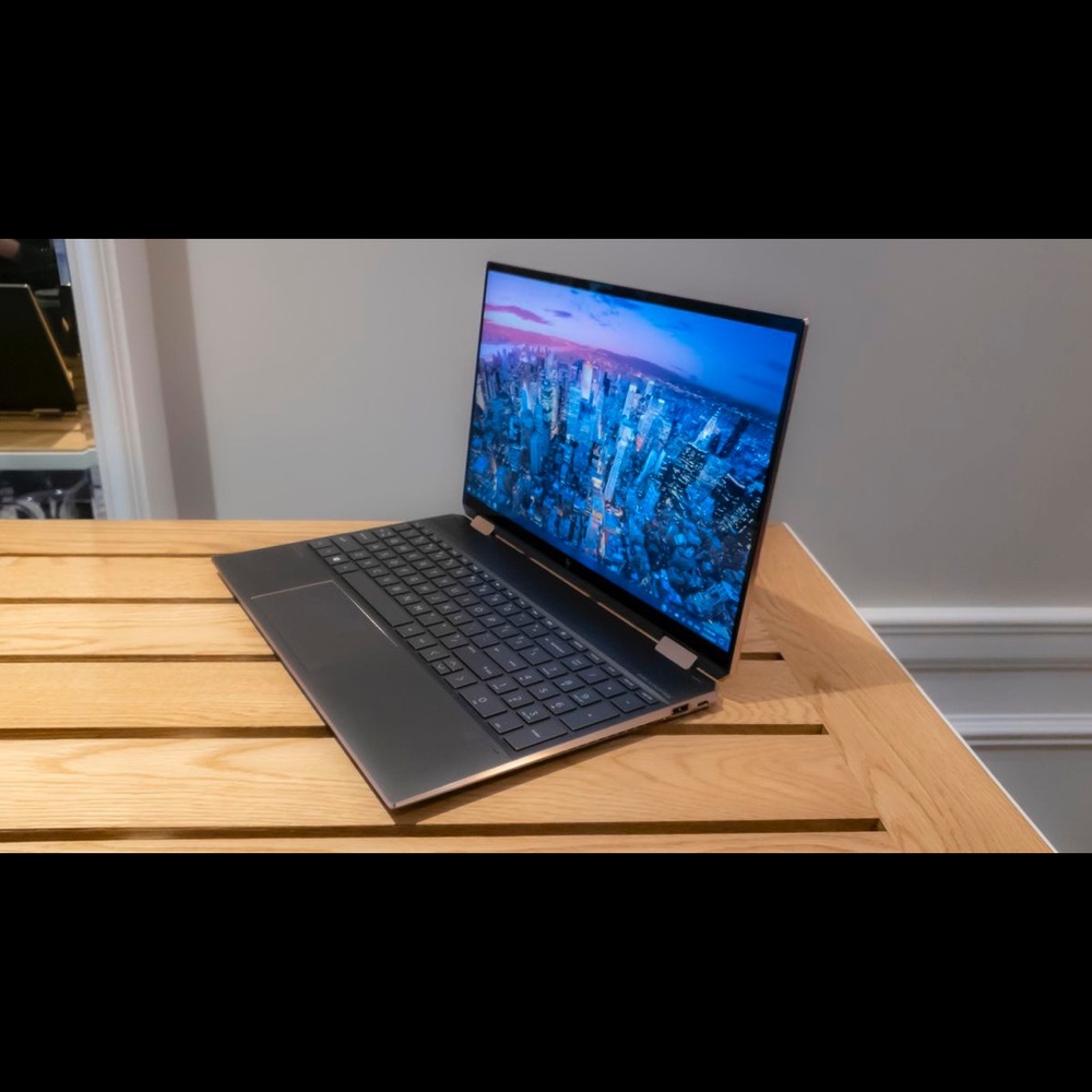 HP SPECTRE X360 17t RADEON VEGA